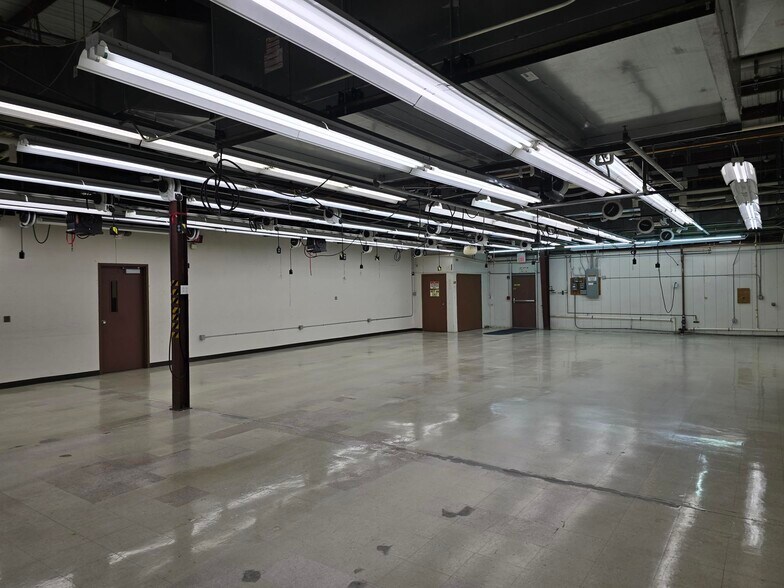 More Photos Of 601 Main St, New Town Warehouse For Lease