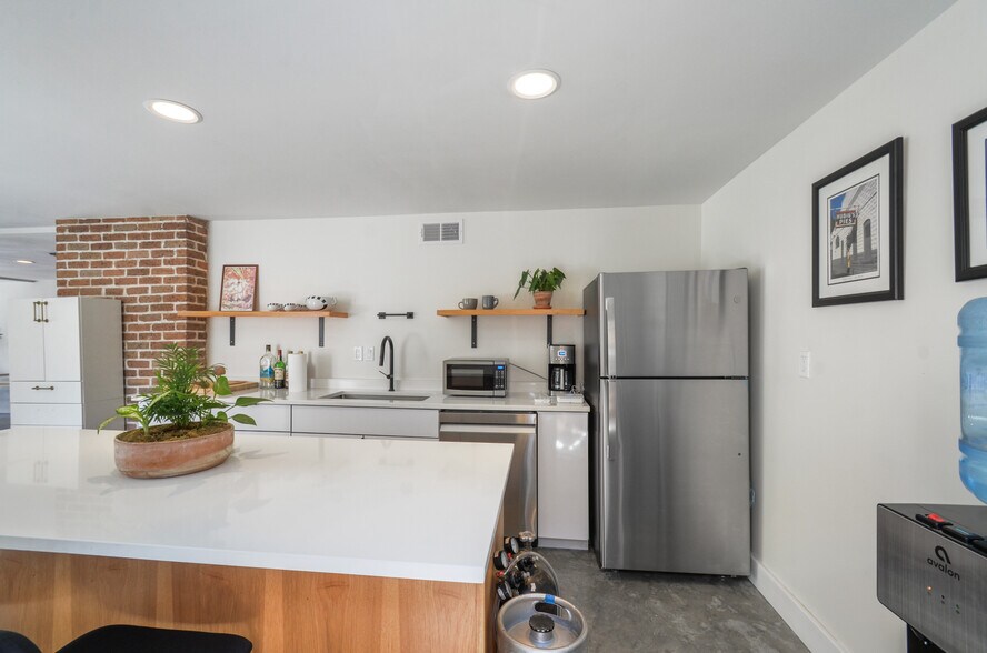 More Photos Of 4618 Dryades St, New Orleans General Retail For Lease