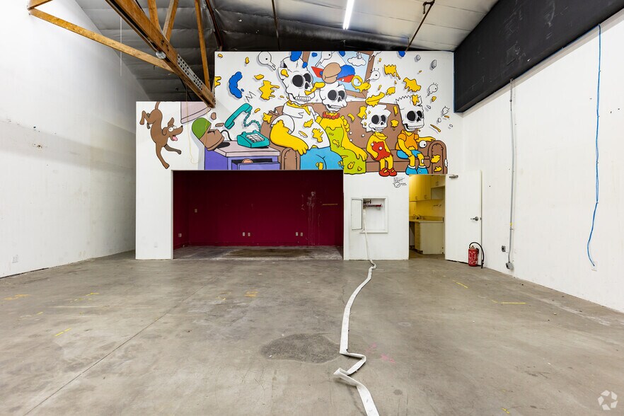 More Photos Of 3049 La Cienega Blvd, Culver City Warehouse For Lease