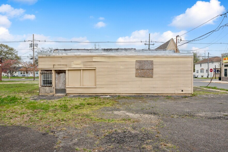 More Photos Of 402 W Kings Hwy, Mount Ephraim Freestanding For Sale