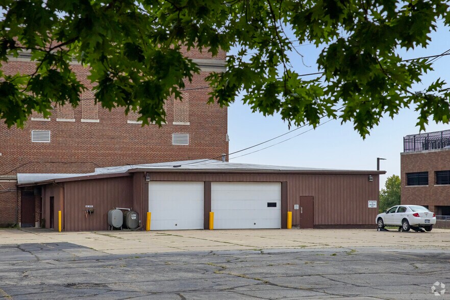 More Photos Of 1210 E Michigan Ave, Jackson Medical For Sale