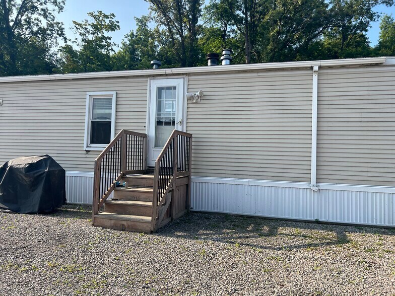 More Photos Of 1911 Newport Rd, Carleton Warehouse For Sale