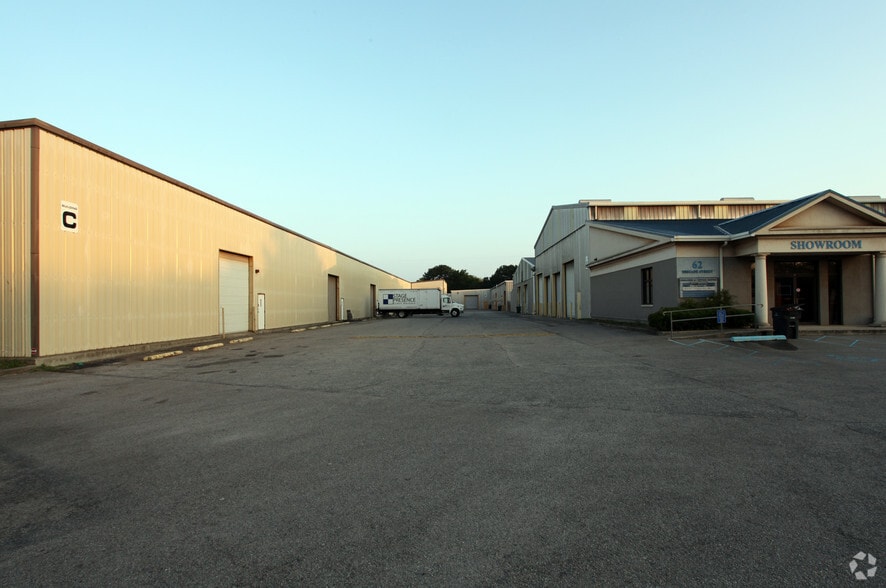 More Photos Of 62 Brigade St, Charleston Warehouse For Lease