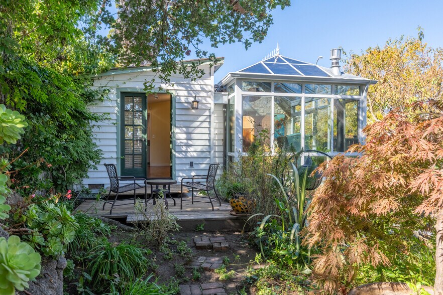 More Photos Of 502 Pierce St, Monterey Office For Sale