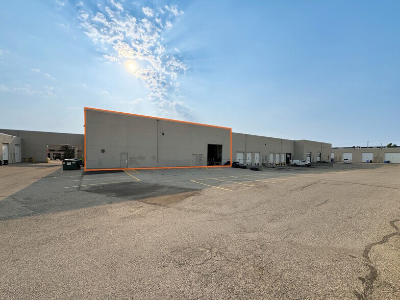More Photos Of 333 28th St NE, Calgary Warehouse For Sale