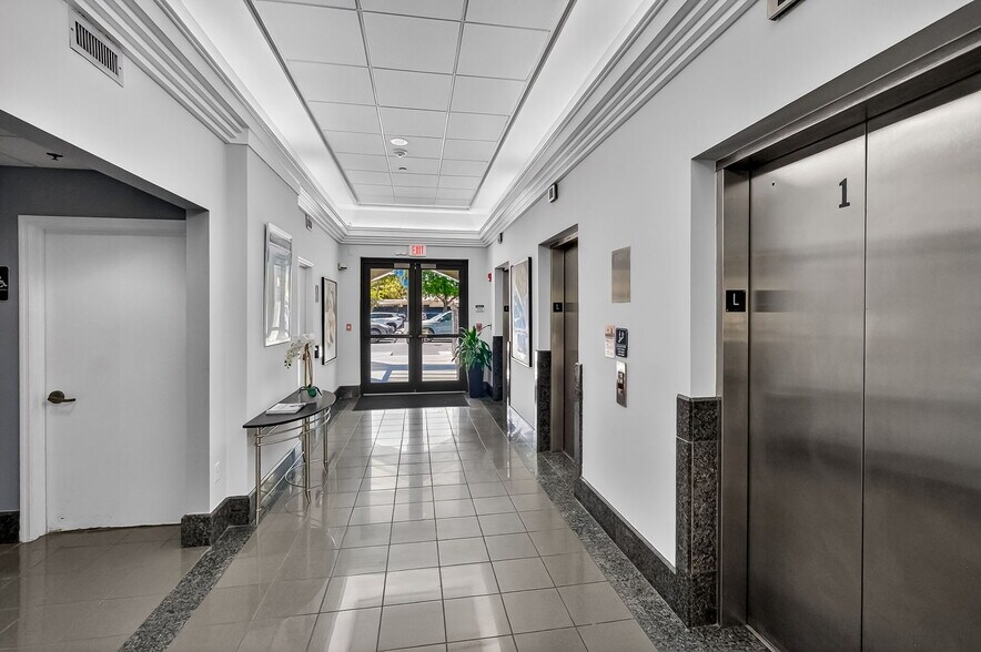 More Photos Of 2121 SW 3rd Ave, Miami Office For Lease