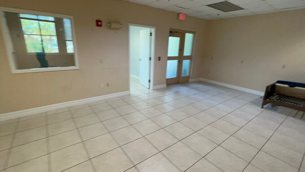 More Photos Of 4940 Bayline Dr, North Fort Myers Warehouse For Lease