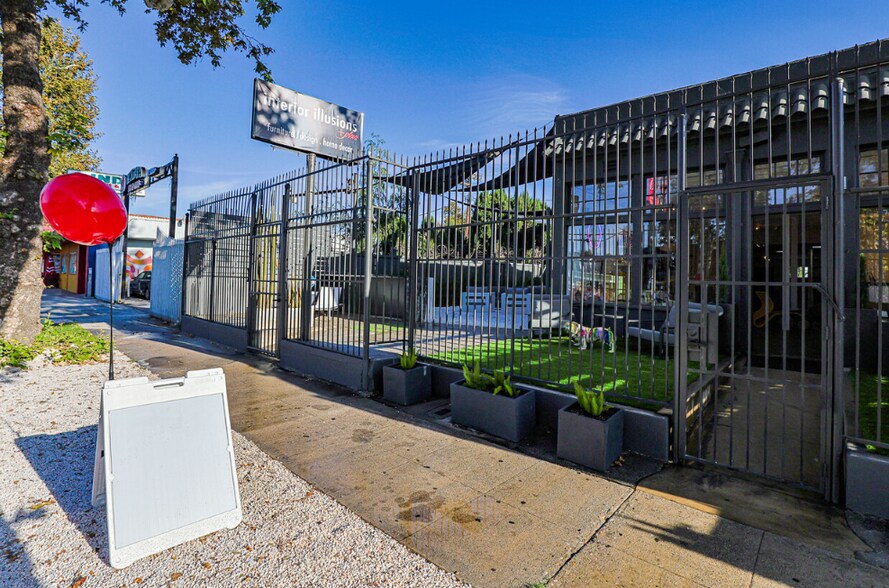 More Photos Of 3154 Los Feliz Blvd, Los Angeles Storefront For Sale