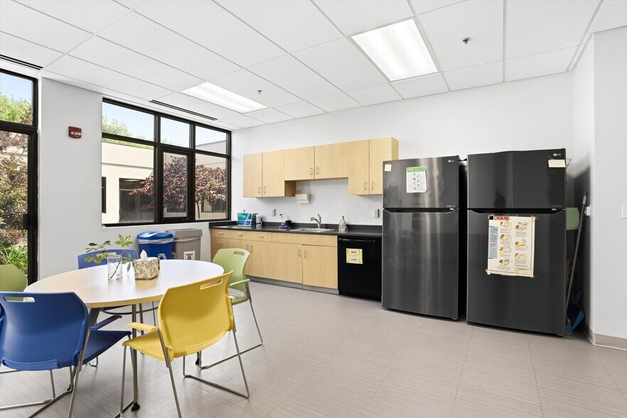 More Photos Of 15 Roszel Rd, West Windsor Office For Sale