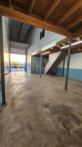 More Photos Of 1723-1745 W 37th St, Hialeah Showroom For Sale