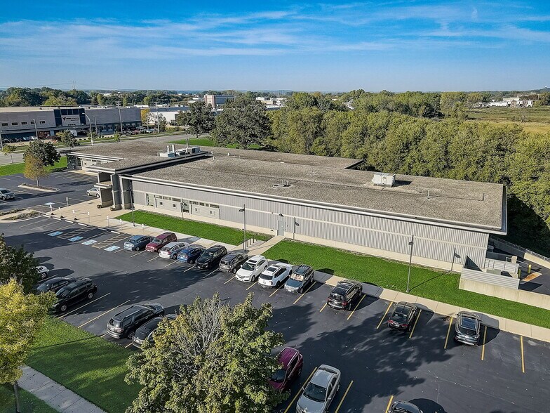 More Photos Of 2 Marsh Ct, Madison Flex For Sale