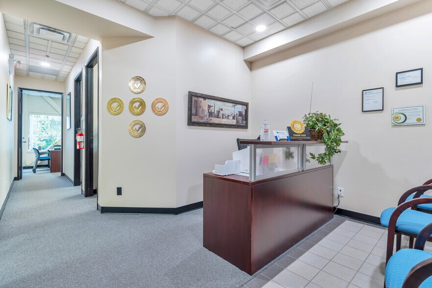 More Photos Of 1120 Westwood St, Coquitlam Office For Sale