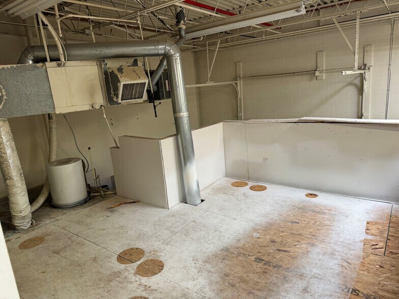 More Photos Of 1080-1098 Frances Dr, Streamwood Warehouse For Lease