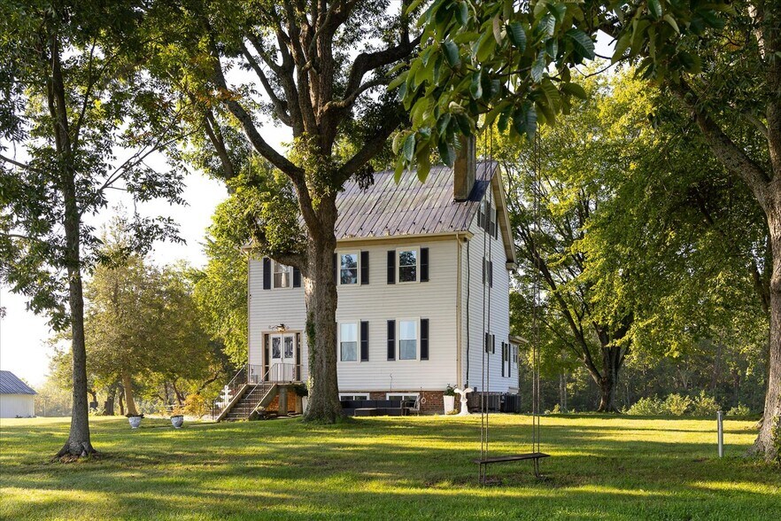 More Photos Of 667 Hustle Rd, Hustle Winery Vineyard For Sale