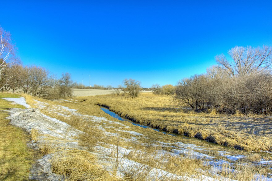 More Photos Of 5500 Lincoln Dr, Edina Light Distribution For Lease