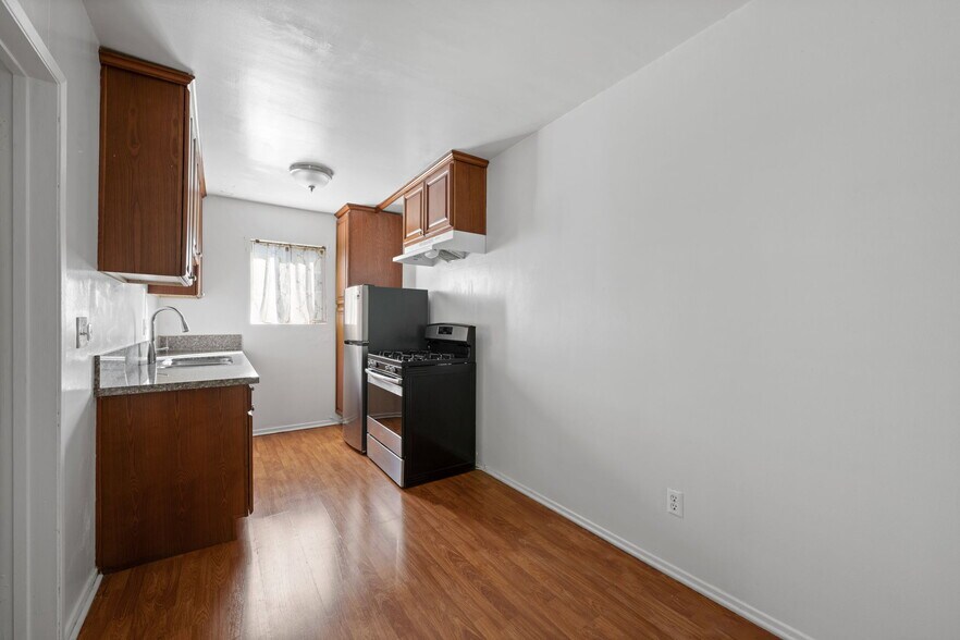 More Photos Of 3623 Clarington Ave, Los Angeles Apartments For Sale