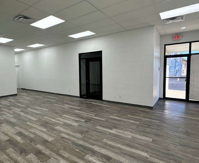 More Photos Of 1003 Paulsun Dr, San Antonio Warehouse For Sale