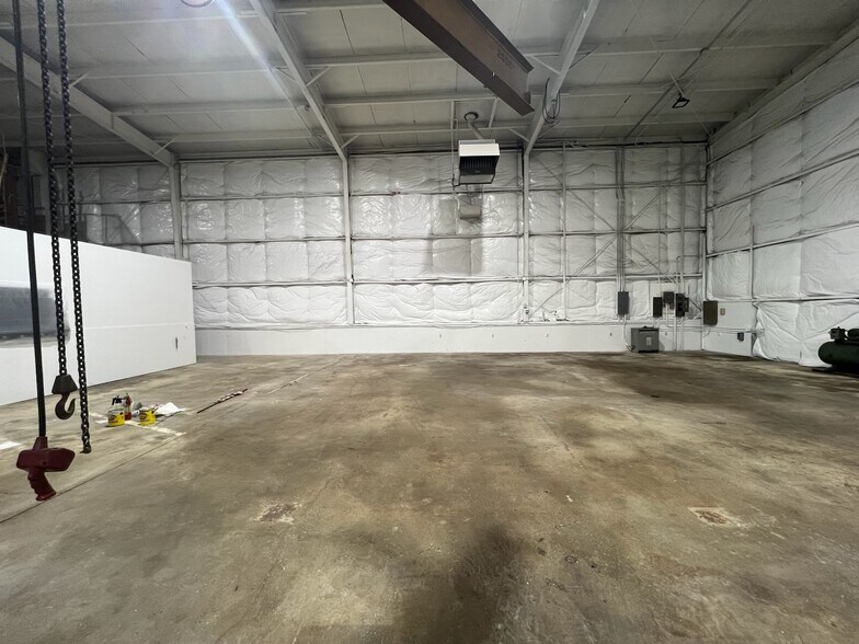 More Photos Of 5503 18th Ave, Kenosha Warehouse For Lease