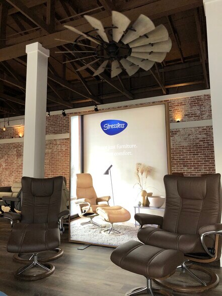 More Photos Of 29 Eglin Pky SE, Fort Walton Beach Freestanding For Sale