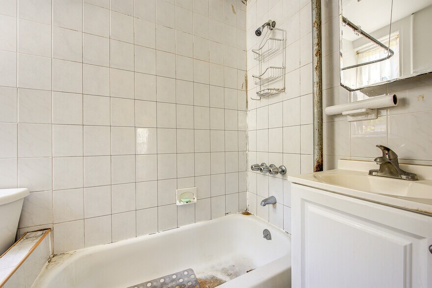 More Photos Of 1701 Gates Ave, Ridgewood Apartments For Sale