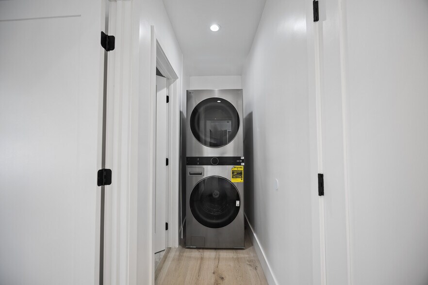 More Photos Of 616 Sunset Ave, Venice Apartments For Sale