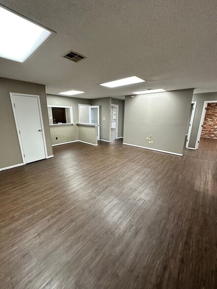 More Photos Of 330 N 4th St, Muskogee Office For Sale