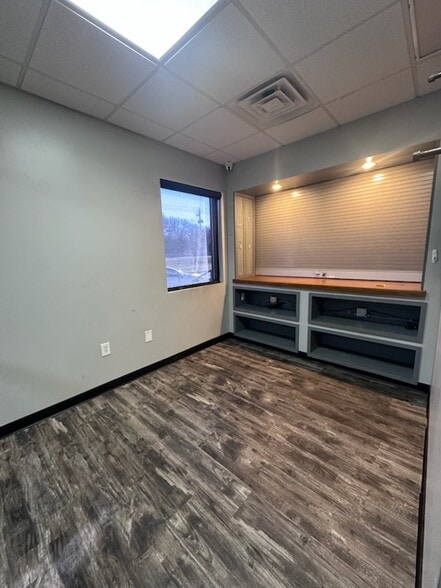 More Photos Of 93 Old Dixie Hwy, Adairsville Showroom For Lease