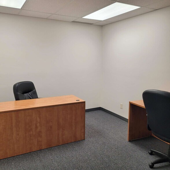 More Photos Of 1715 Dickson Av, Kelowna Light Manufacturing For Lease
