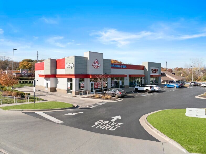 More Photos Of 420 NE Barry Rd, Kansas City Land For Lease