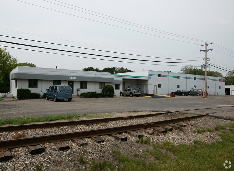 More Photos Of 1430 County Road C W, Roseville Warehouse For Lease
