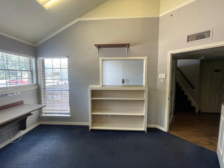 More Photos Of 4234 N Interstate 35, Denton Medical For Sale