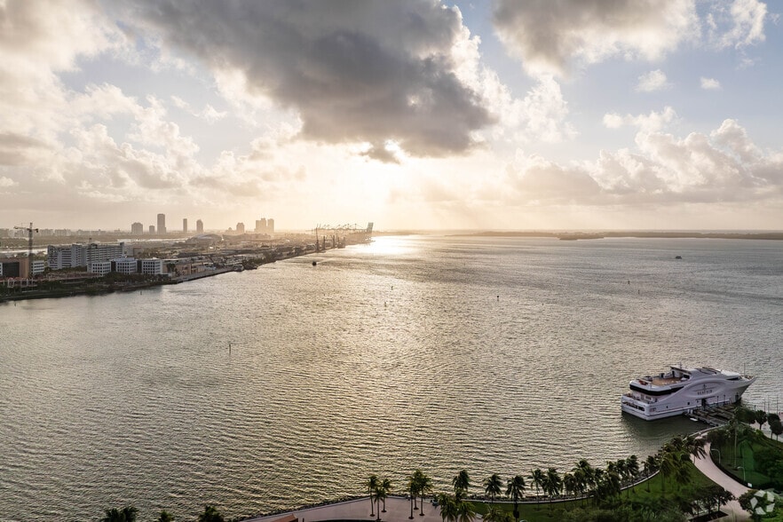 More Photos Of 50 Biscayne Blvd, Miami Apartments For Lease