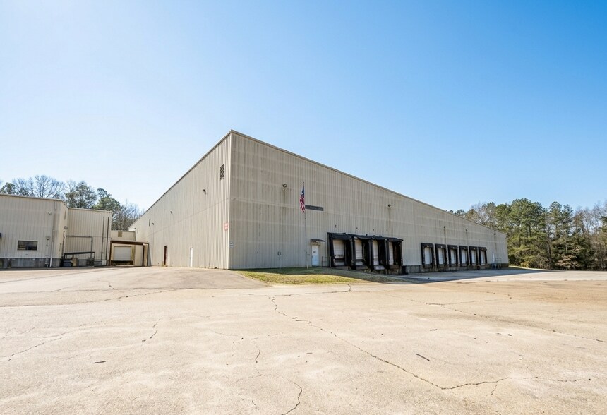 More Photos Of 130 Coby Dr, Magee Manufacturing For Lease