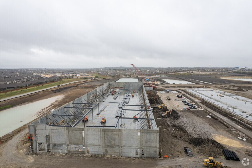 More Photos Of 170 Deep Roots Dr, Buda Distribution For Lease