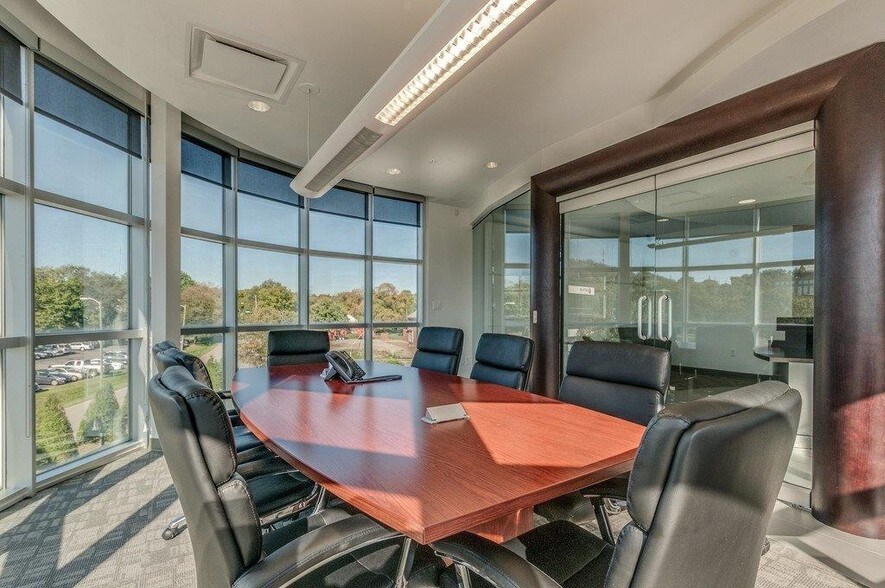 More Photos Of 4235 Hillsboro Pike, Nashville Office For Sale