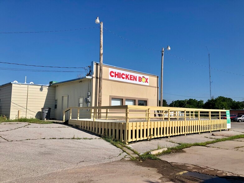 More Photos Of 1108 SW Park Ave, Lawton Restaurant For Sale