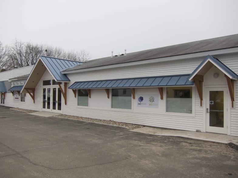 More Photos Of 32 Wall St, Madison General Retail For Lease