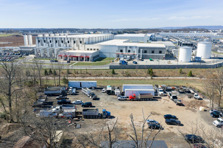 More Photos Of 25119-25137 Arcola Mills Dr, Sterling Land For Lease