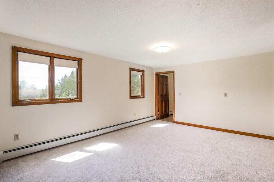 More Photos Of 199 Main St, Shrewsbury Specialty For Sale