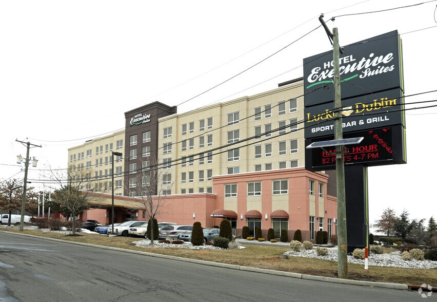 More Photos Of 30 Minue St, Carteret Hotel For Lease