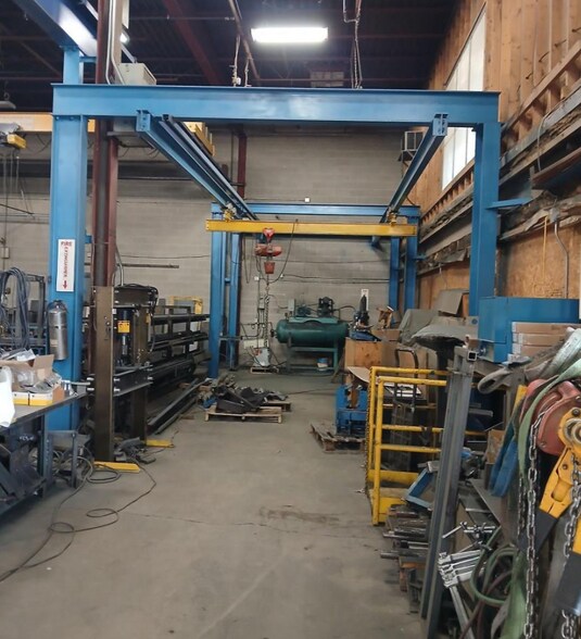 More Photos Of 8 Automatic Rd, Brampton Light Distribution For Sale