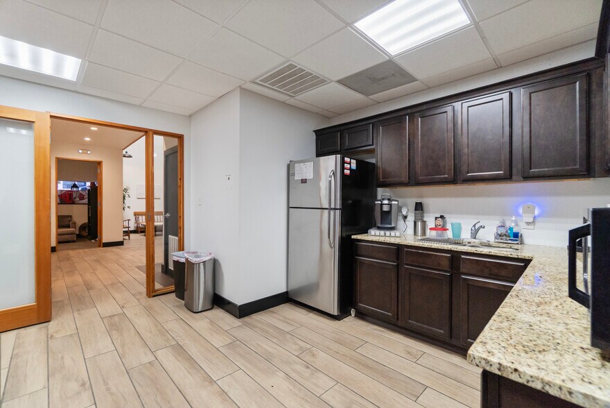 More Photos Of 6568 Babcock Rd, San Antonio Flex For Sale