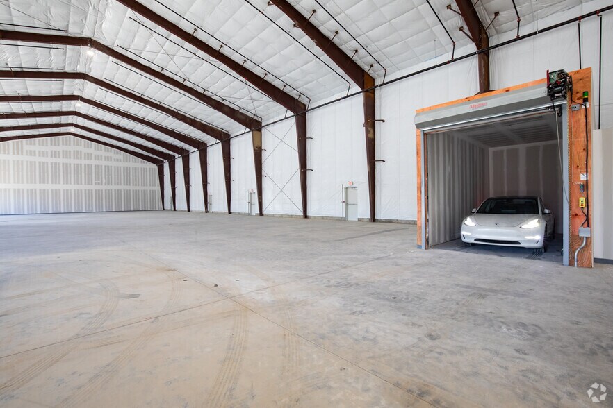 More Photos Of 8 Leecon Ct, Southampton Warehouse For Lease