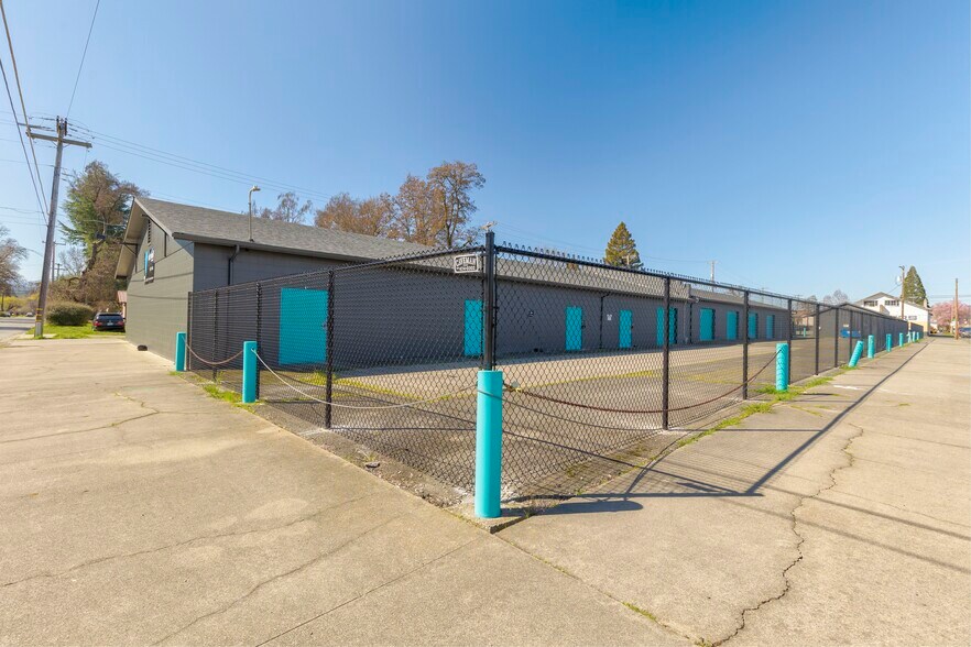 More Photos Of 497 SE H St, Grants Pass Self Storage For Sale