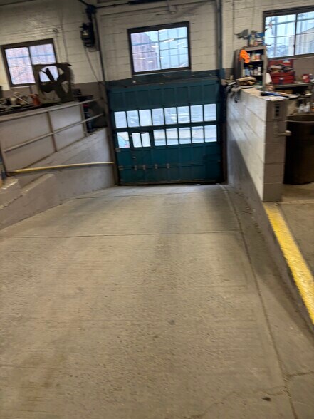 More Photos Of 110 Penn Ave, Pittsburgh Auto Dealership For Sale