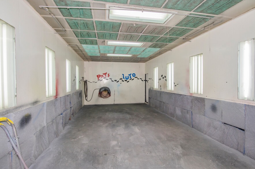 More Photos Of 982 E Hartshorn Ln, Holder Auto Repair For Sale