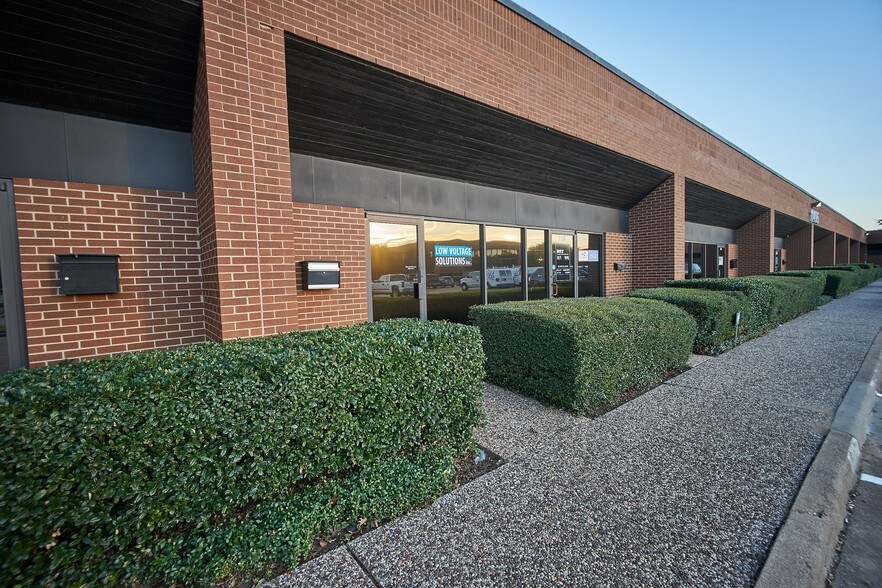 More Photos Of 11498 Luna Rd, Farmers Branch Unknown For Lease