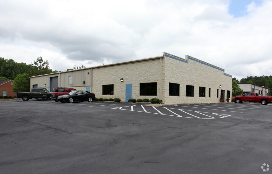 Primary Photo Of 631 Indian Trail Lilburn Rd, Lilburn Warehouse For Lease