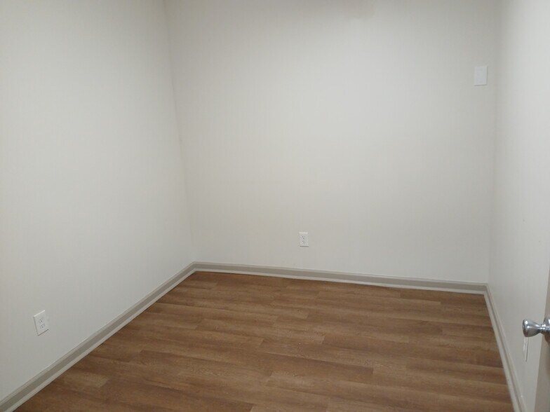 More Photos Of 1718 Creighton Ave SE, Decatur Flex For Sale