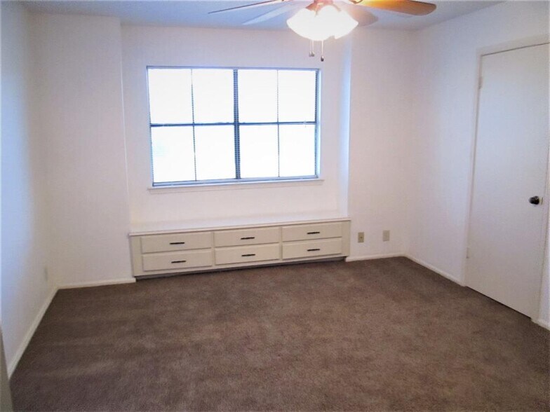 More Photos Of 12455 Melville Dr, Montgomery Apartments For Sale